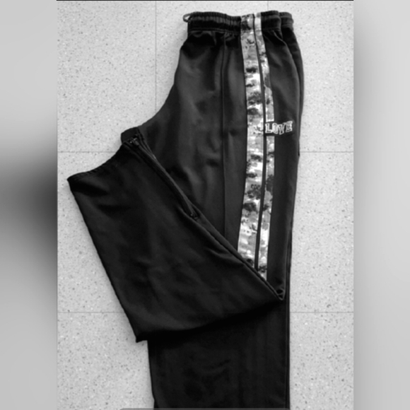 No Boundaries Love Joggers - Picture 4 of 5